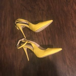 Aldo Shoes Size 9 fits like a size 8